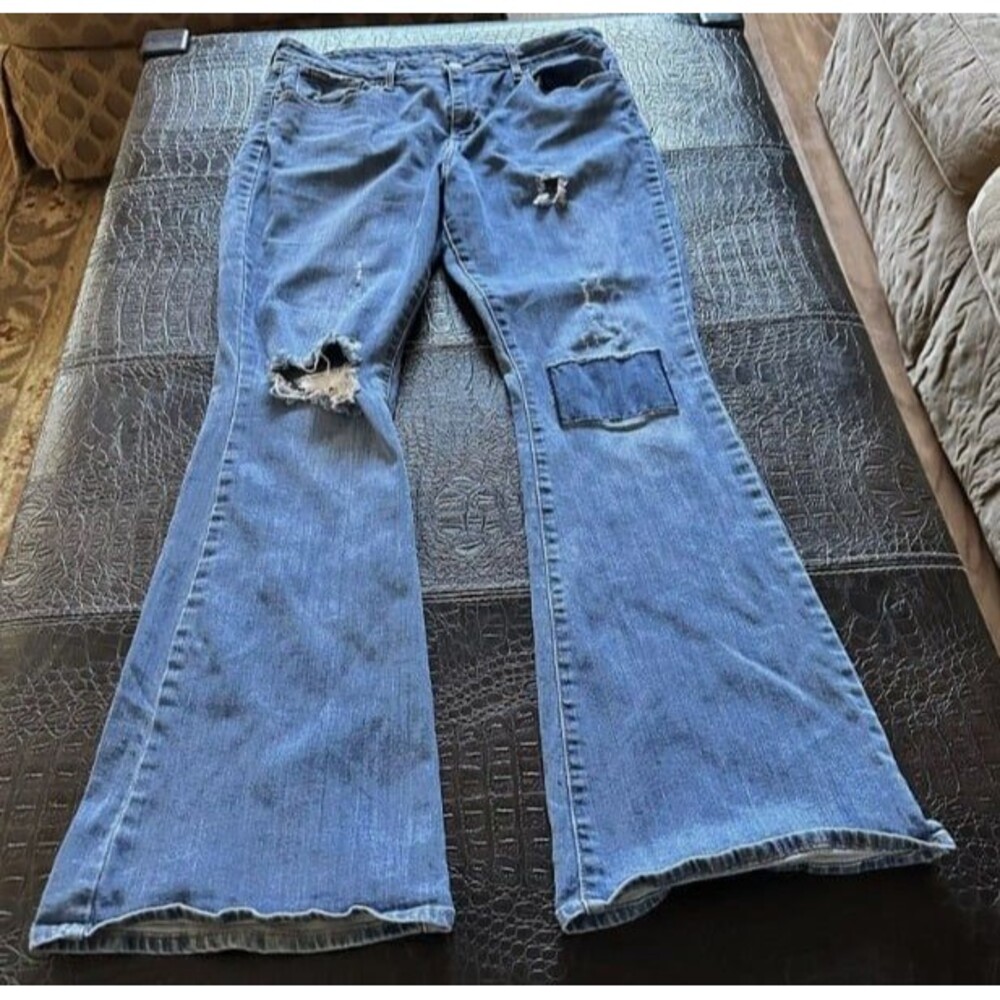 Levi’s Curvy Bootcut Jeans Distressed Patches Women’s TAG SIZE 32x32
